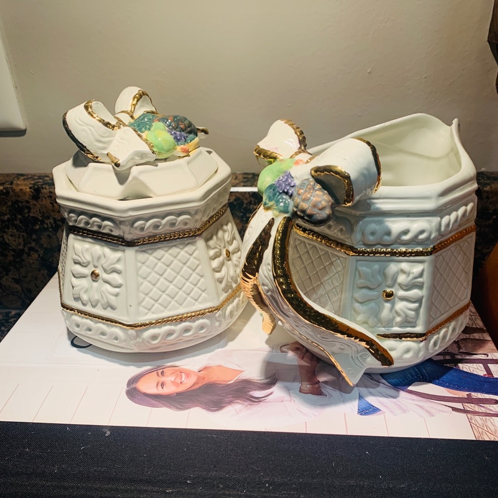 Sugar and creamer set
